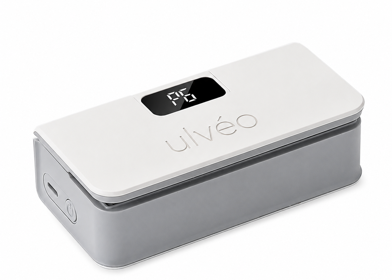Scelleuse de sachets magnétique Ulvéo, boîtier blanc et gris avec écran LED et logo ulvéo gravé sur le capot